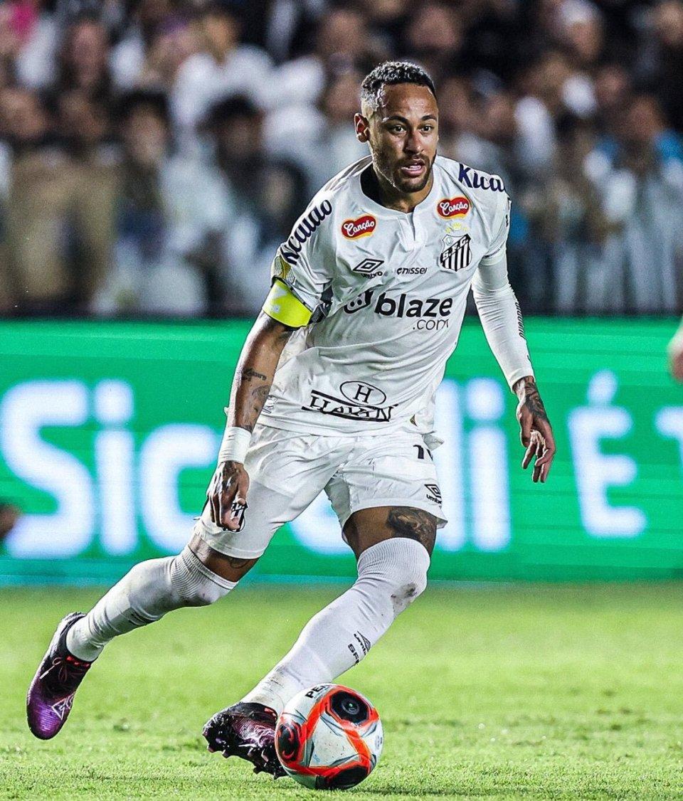 开云-内马尔重返赛场，比赛局势复杂首场状态出色，加拿大队观众沸腾！观众掌声雷动的简单介绍